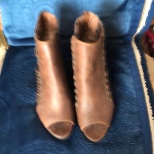 RAMPAGE Vida size 8 heel zipper straps cut out chunky heels NICE!